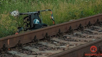 В Днепре полуторагодовалый ребенок в коляске попал под поезд