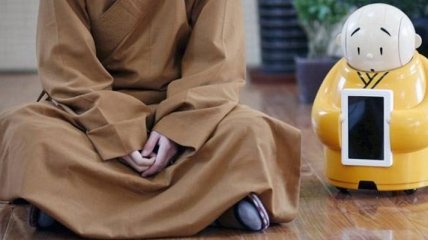 В храме Пекина появился робот-монах (Видео)