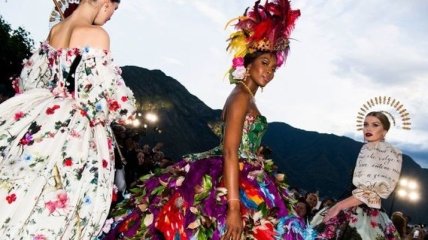 Самые известные модели мира приняли участие в показе Dolce & Gabbana