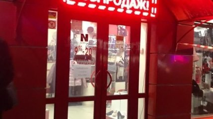 В Борисполе вооруженные люди ограбили ювелирный магазин