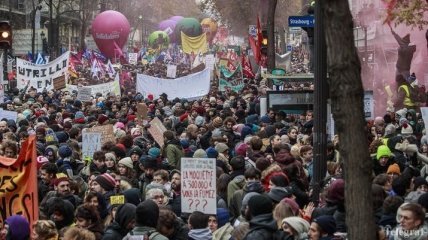 Масштабная забастовка во Франции: 800 тысяч человек вышли на улицы
