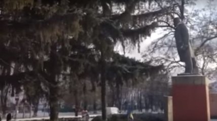 Памятник Ленину снесли в Полтавской области