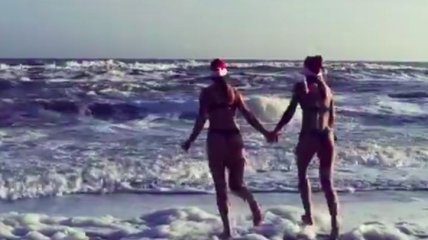 Полуголые девушки и серфинг: как в Одессе ждут Нового года (фото и видео)