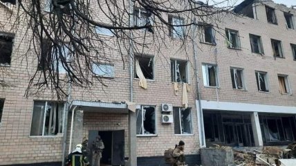 Зруйнований будинок у військовому містечку у Києві