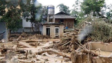 Вьетнам переживает худшее наводнение за последние десятилетия: погибли более ста человек 