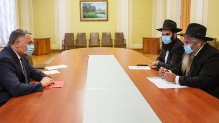 Держстатус для релігійних свят: головний рабин України подякував Зеленському