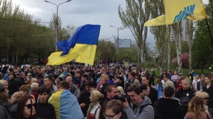 В Донецке проходит митинг за единую Украину 