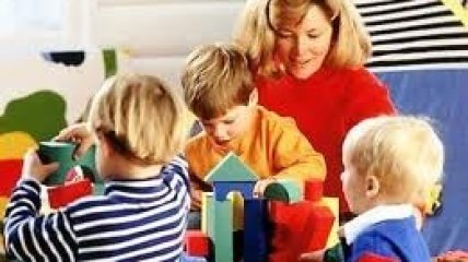 Воспитательницу детсада наградили за пение под пулями