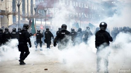В Косово полиция применила против митингующих слезоточивый газ