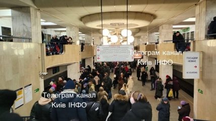 Толпа в столичном метро