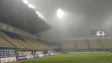 Матч Заря - Динамо приостановлен из-за погодных условий в Запорожье
