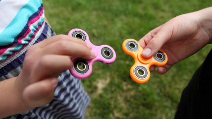 Что такое Fidget Spinner, и почему дети без ума от этой игрушки