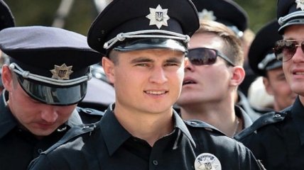Полицейский из Николаева потерял работу после издевательства над украинцами: детали