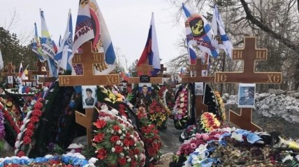 Морское кладбище Владивостока c флагами 155-й бригады
