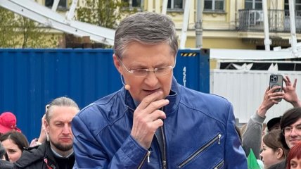 Игорь Кондратюк вышел на сцену "Караоке на майдане" перед новым ведущим