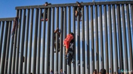 "Мексиканская стена": в суд направлен иск против Трампа