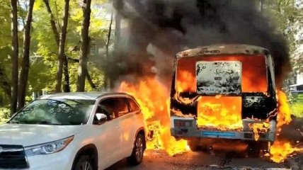 В России загорелся автобус с покойником и его родственниками
