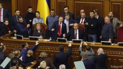 Военное положение будет введено завтра с выходом газеты "Голос Украины"