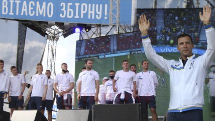 Сотни фанатов встретили сборную Украины в "Борисполе": эксклюзивный фото- видеорепортаж