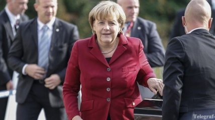 Меркель призвала Путина не давить на Украину  