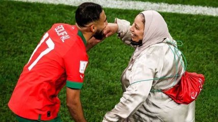 Футболіст відсвяткував історичну перемогу танцем з мамою: наймиліше відео ЧС-2022