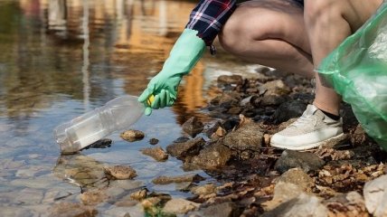 Представлено плавучее устройство для очистки рек от пластика
