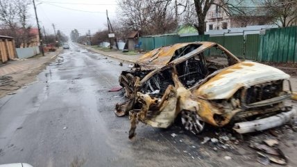 Згоріла машина у Бучі
