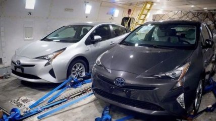 Новый Toyota Prius заметили практически без маскировки