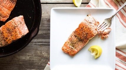 Как вкусно приготовить лосось в духовке и на сковороде: рецепты с фото