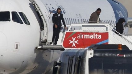 Угонщики самолета просят политического убежища на Мальте