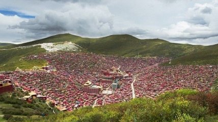 Крупнейшая буддийская академия в мире (Фото) 