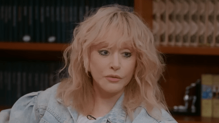 Пугачева удивила видом на прогулке на Кипре