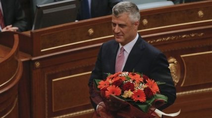 В офис президента Косово бросили коктейлем Молотова