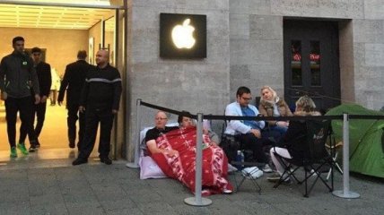 За новым iPhone 11 уже выстроились очереди: места продаются