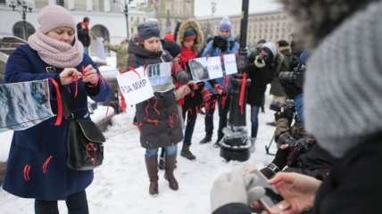 На Майдане состоялась акция в поддержку Авдеевки