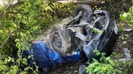 ДТП на Буковине: автомобиль слетел в кювет и опрокинулся 