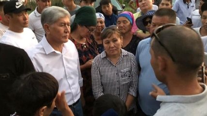 Сторонники экс-президента Кыргызстана отпустили пленных спецназовцев