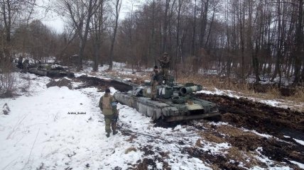 Брошенные россиянами танки в руках бойцов ВСУ