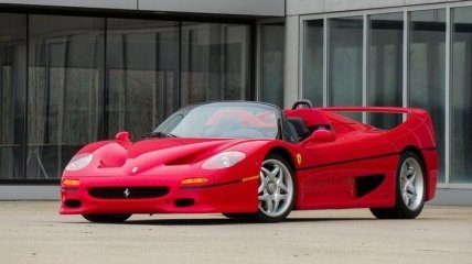 На продажу выставлен уникальный выставочный Ferrari F50 (Фото)