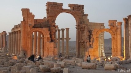 ИГ взорвала три древние гробницы в Пальмире