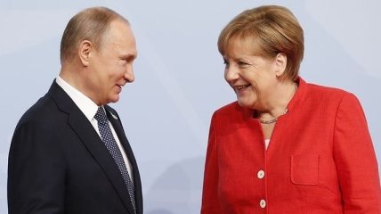 Путин и Меркель провели телефонную беседу