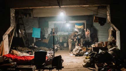 Защитники защищались на "Азовстали", выживая под бомбежками