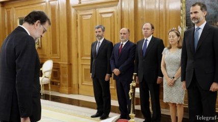 Новый премьер-министр Испании Рахой принес присягу