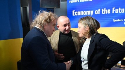 Сергій Тарасов (ліворуч) та Христя Фріланд у Давосі. Фото -  Facebook Сергія Тарасова