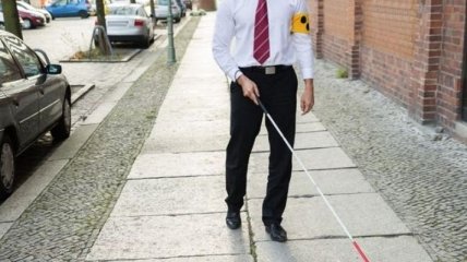 Инженеры придумали трость для слепых, распознающую лица 