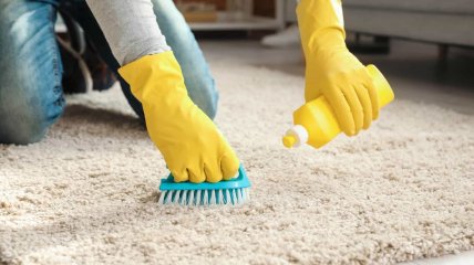 Чищення килима