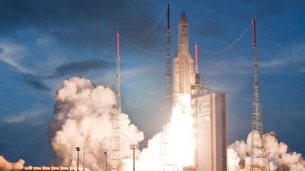Ракета Ariane-5 вывела на орбиту два спутника (Видео)