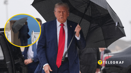 Дональд Трамп с зонтиком