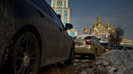 Киевских водителей просят соблюдать правила парковки 