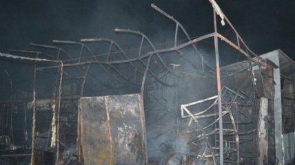 В Нежине спасатели три часа тушили пожар на рынке
